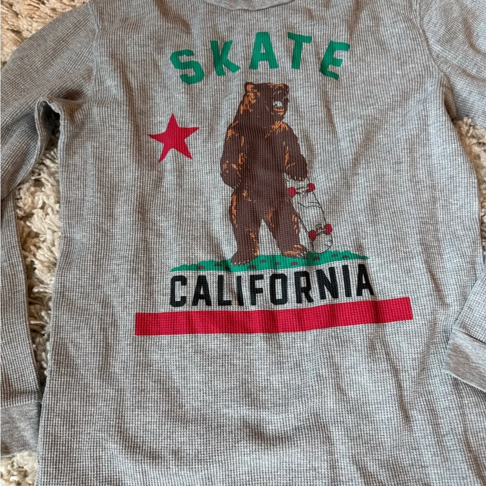 Old Navy Gray Skate Bear Long Sleeve Tee
